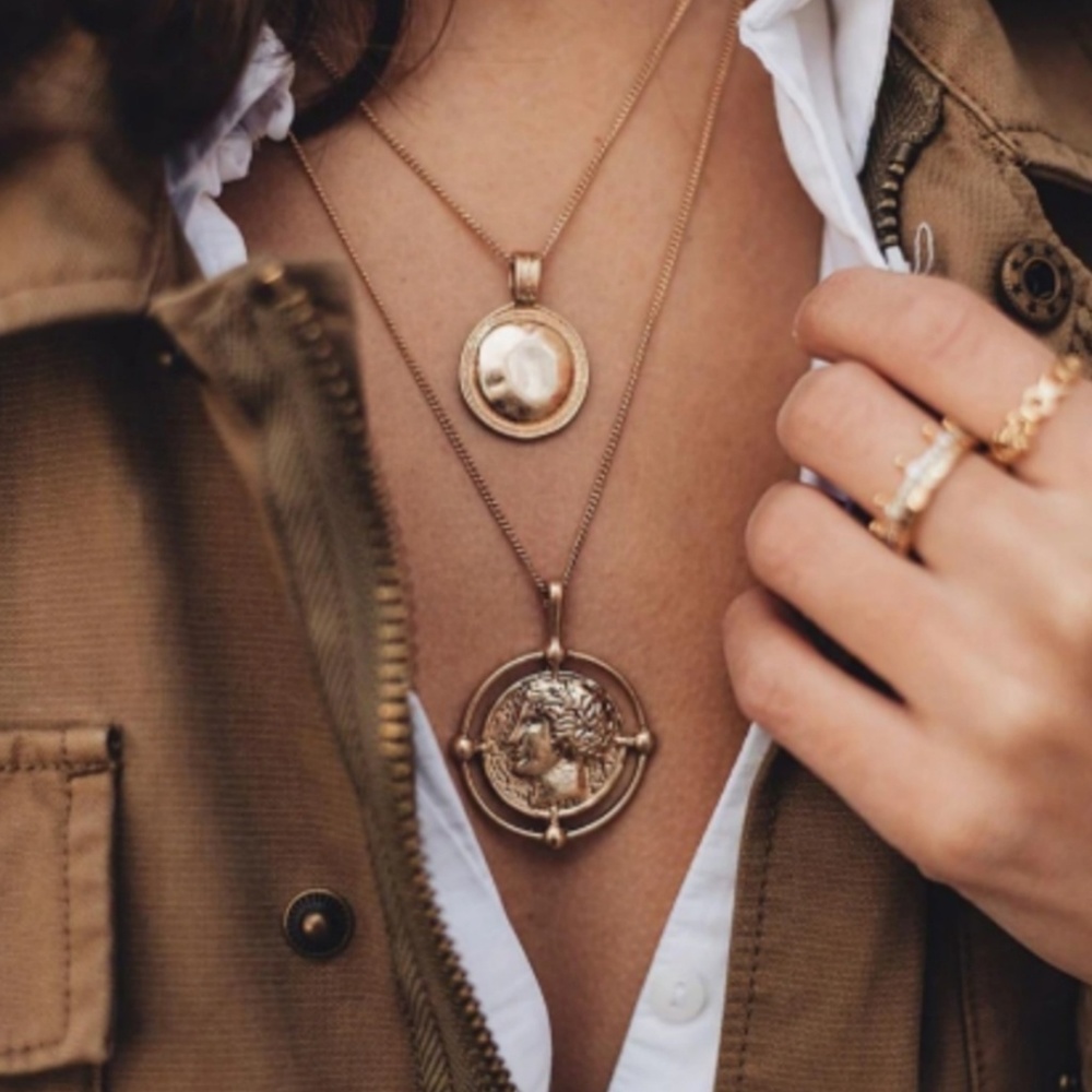 Brass/gold coin necklace adorabke
